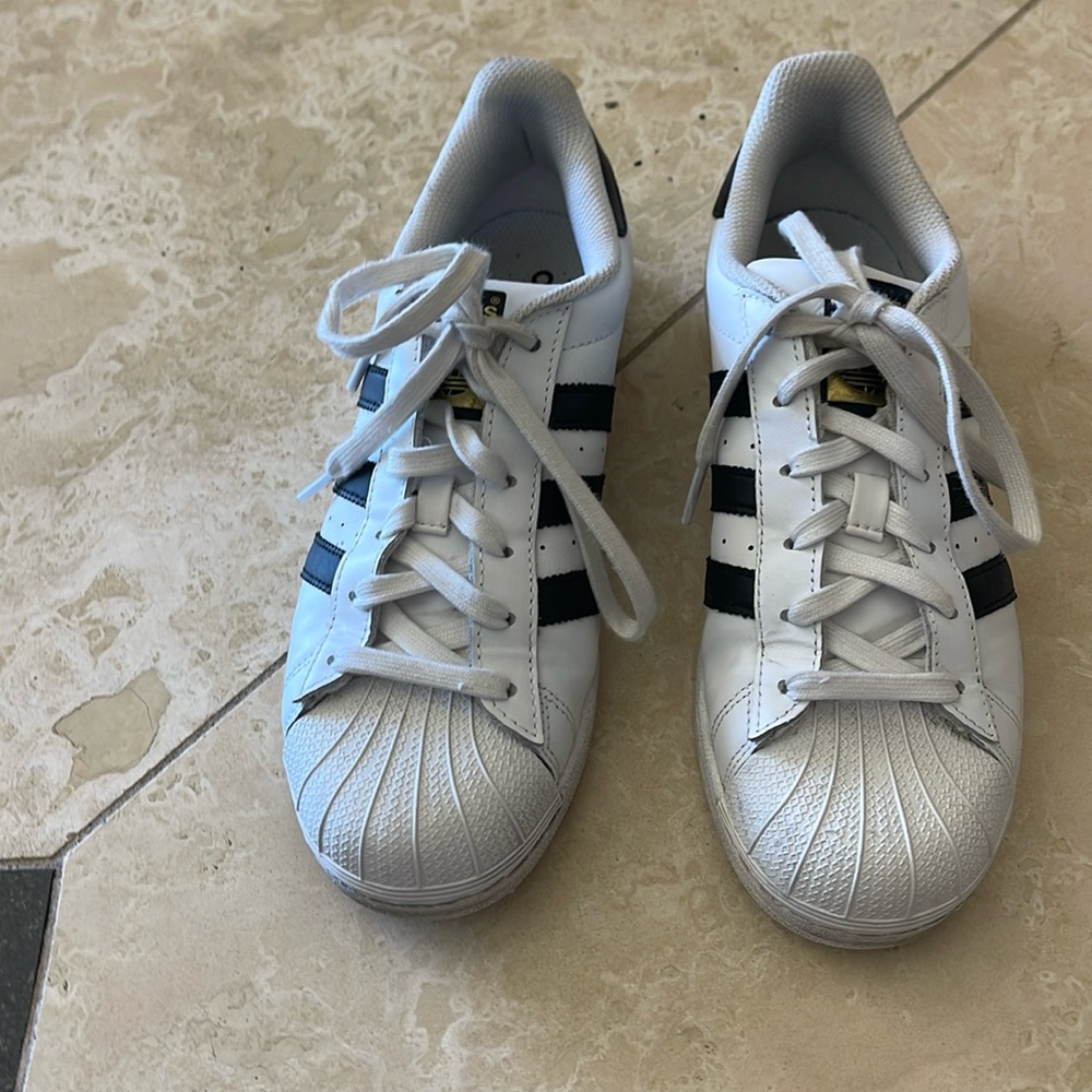 Adidas women’s size 7 1/2 white/black